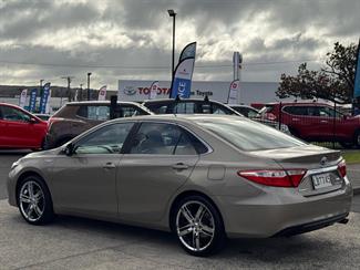 2017 Toyota Camry - Thumbnail